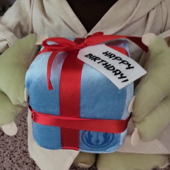 Star Wars Green and Cream Yoda Plush with Blue Gift - Picture 3 of 3